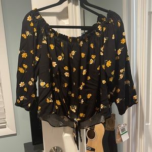 Mason & Belle. Cietra Tie Front Blouse. Size: L